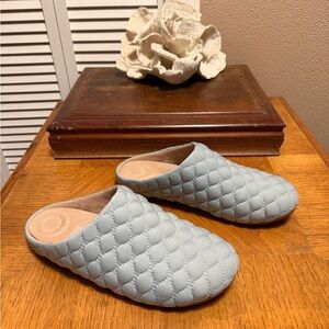FitFlop Sz 10 Quilted Padded Chrissie Clog Slippers Pale Blue